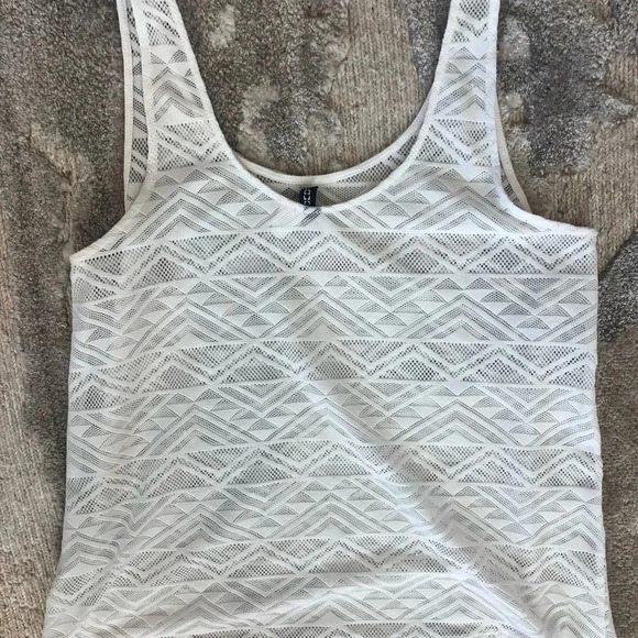 Divided Tank Top - Picture 2 of 3